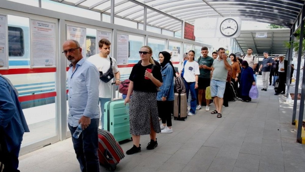 Karaman’da Bayram Öncesi Yüksek Hızlı Tren Yoğunluğu