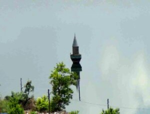 Kars’ta Eski Köy Sular Altında Kalırken, Köyden Sadece Caminin Minaresi Kaldı