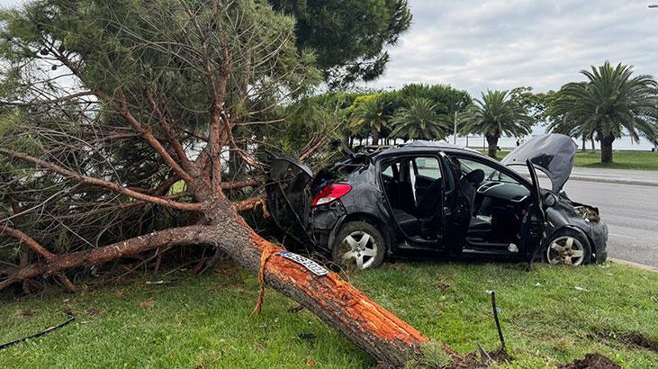 Kartal’da Islak Yolda Kayan Otomobil Kaza Yaptı