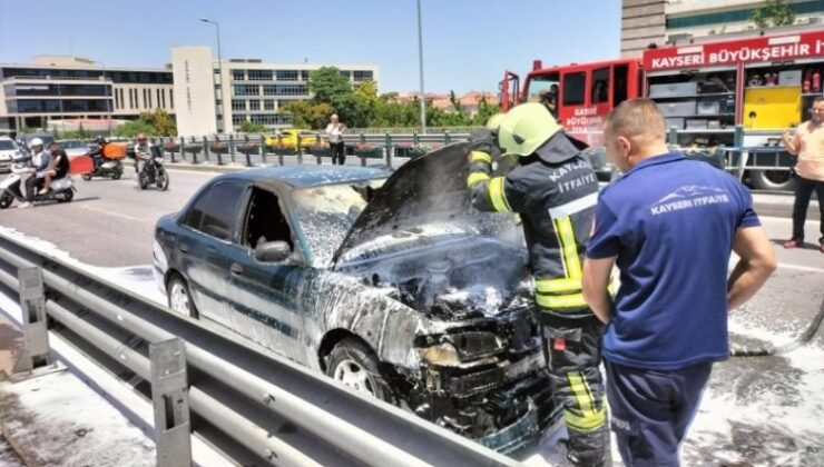 Kayseri’de Hareket Halindeki Otomobil Yandı