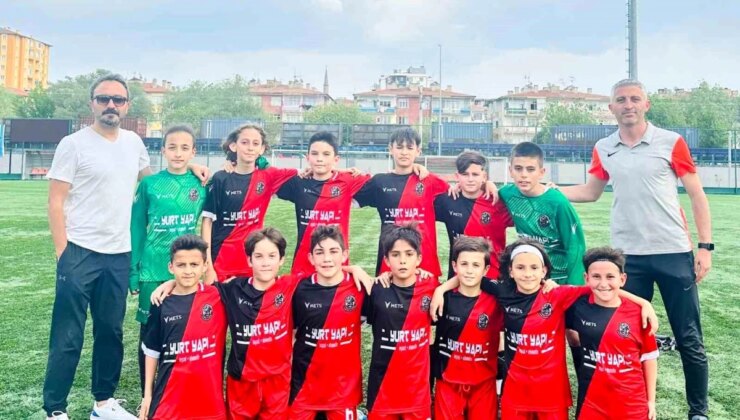 Kayseri’deki Fatih Yurt Spor Kulübü, 30’dan Fazla Futbolcu Adayını Profesyonel Kulüp Altyapılarına Gönderdi