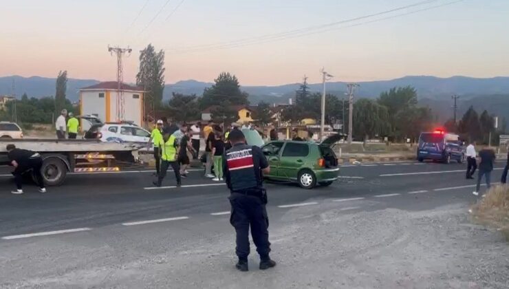 Kontrolden Çıkan Otomobil Orta Refüje Çarptı: 3 Yaralı