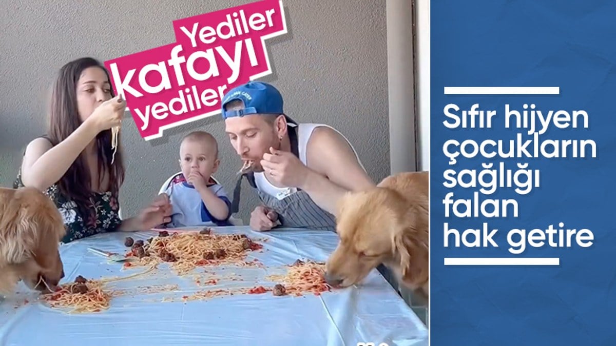 kopekleriyle birlikte tabak kullanmadan yemek yediler 0 Fhr7R3Rw