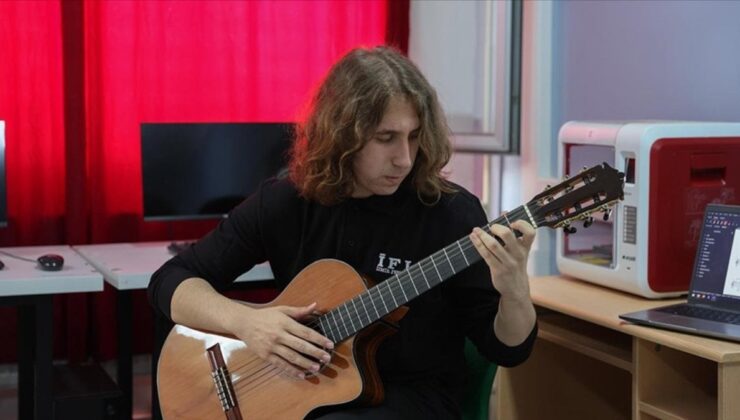 Liseli Gitarist, Beste Üreten Yapay Zeka Modeli ile Uluslararası Yarışta Ödül Aldı