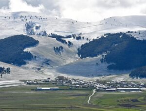 Mayıs Ayında Erzurum Dondu, Şanlıurfa Yandı