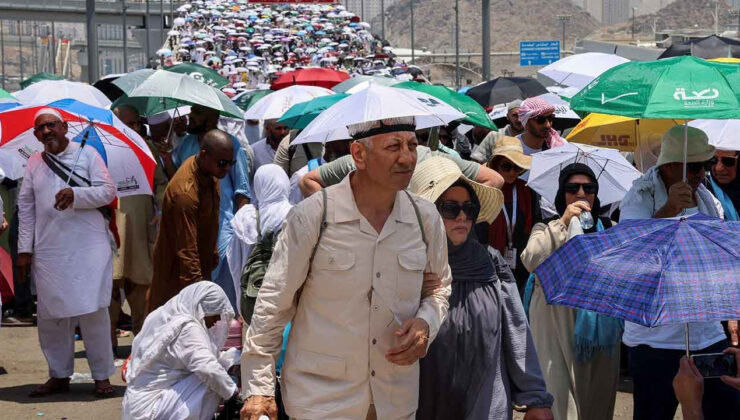 Mekke’de Hava Sıcaklığı 52 Dereceyi Buldu: ‘Hac Ziyaretinde 1000’i Aşkın Kişi Öldü’