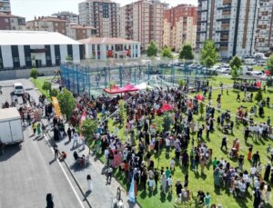 Melikgazi Belediyesi Öğrencilere Karnelerini Dağıttı