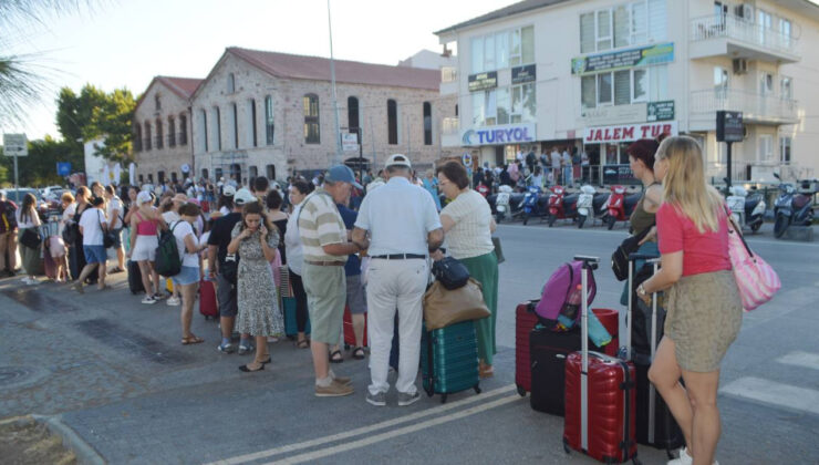 Midilli Adası’na Geçişlerdeki Bayram Yoğunluğu Sürüyor