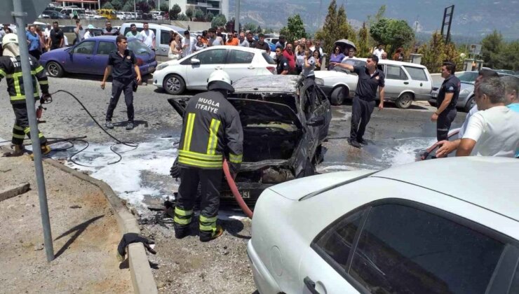 Muğla Eğitim ve Araştırma Hastanesi Otoparkında Araçta Yangın Çıktı