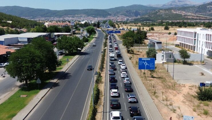 Muğla’da 10 Kilometrelik Araç Kuyruğu