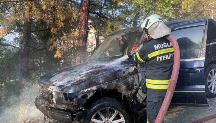 Muğla’da Araç Yangını Ormanlık Alana Sıçradı