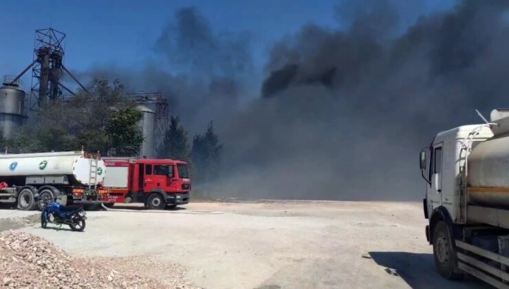 Mustafakemalpaşa’da Plastik Geri Dönüşüm Deposunda Yangın