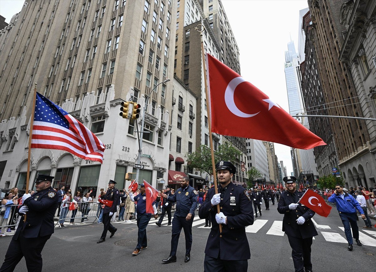 new york turk bayraklariyla donandi 41 klasik turk gunu yuruyusu 1 CDt3dLmc