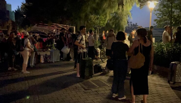 Otele Yaklaşan Orman Yangınında Çalışanların Lojmanı Boşaltıldı