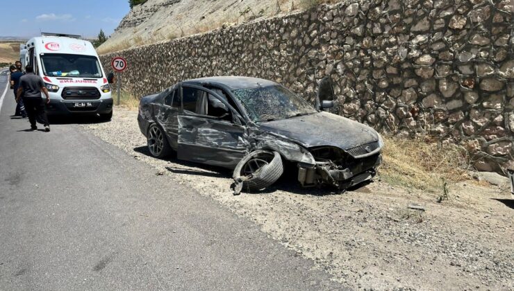 Otomobil İstinat Duvarına Çarptı: 5 Yaralı