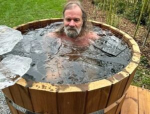 Rekorlar Kıran ‘Buz Adam’ Wim Hof Hakkında Birbiri Gerisine Suçlama