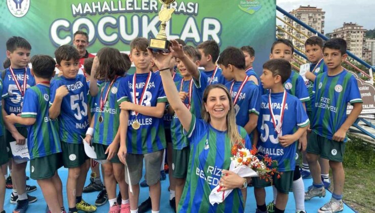 Rize Belediyesi’nin Düzenlediği ‘Esila Tüfekçi Mahalleler Arası Çocuklar Futbol Turnuvası ve Şenliği’nde Muhtarlar Teknik Yöneticilik Yaptı