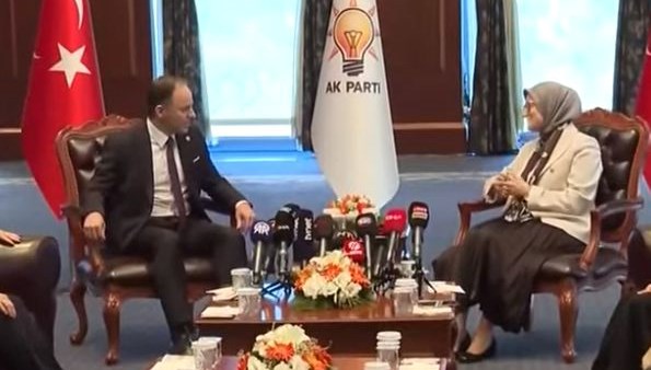 Siyasi Partiler Arasında Bayramlaşma Günü | Ak Parti ve CHP Arasında Asgari Ücret ve Olağanlaşma Diyaloğu