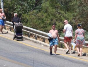 Tatilciler Ölüdeniz’e Ulaşmak İçin Kilometrelerce Yürüdü