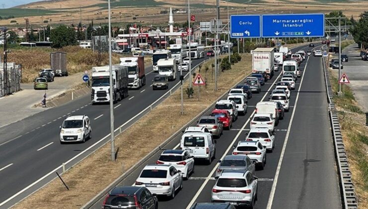 Tatilcilerin Dönüş Zahmeti Başladı: Tekirdağ’dan İstanbul Tarafına Kilometrelerce Araç Kuyruğu Oluştu