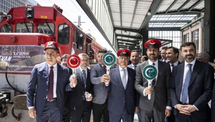 Turistik Tatvan Treni Törenle İlk Seferine Başladı