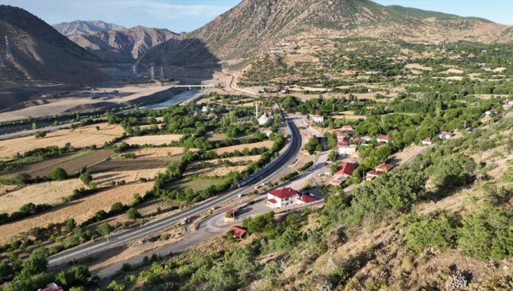 Turistik Tatvan Treni’nin Genç Yolcuları Seyahatlerini Güzel Anılarla Tamamladı