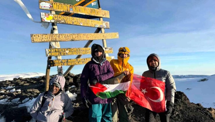 Türk İş Adamları Kilimanjaro’da Filistin’e Destek İçin Tırmandı