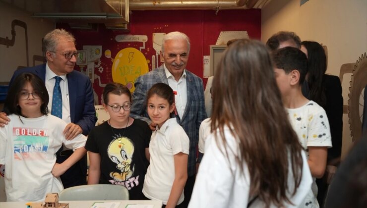 Ümraniye Belediye Başkanı İsmet Yıldırım, Bilge Soyak İlkokulu Mühendislik ve Tasarım Atölyesi’ni Ziyaret Etti