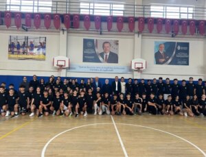 Ümraniye Belediye Başkanı İsmet Yıldırım, Spor Lisesi Mülakatlarına Girecek Öğrencilerle Buluştu