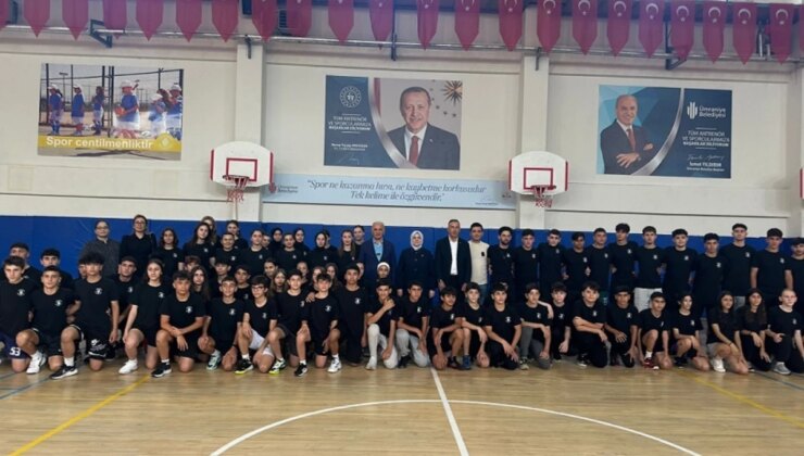 Ümraniye Belediye Başkanı İsmet Yıldırım, Spor Lisesi Mülakatlarına Girecek Öğrencilerle Buluştu