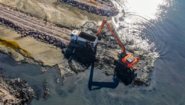 Van Gölü’nde Taban Çamuru Temizliği: 1,7 Milyon Metreküp Çıkarıldı