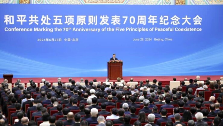 Xi Jinping, Barış İçinde Bir Ortada Yaşamanın Beş Unsuru’nun 70. Yıldönümü Konferansı’nda Konuşma Yaptı