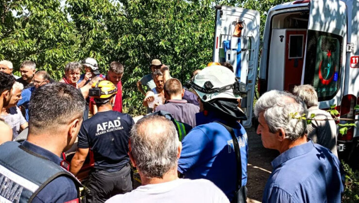 Yalova’da Devrilen Traktörün Sürücüsü 1 Saatlik Çalışmayla Kurtarıldı