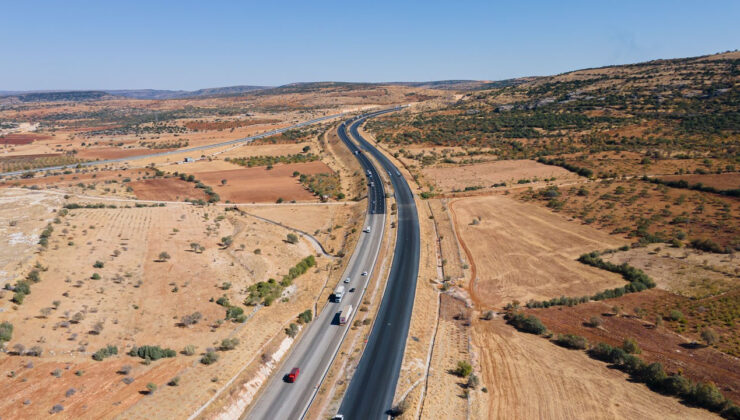 Yer Adana: Yol Kenarındaki Direkleri Çaldılar