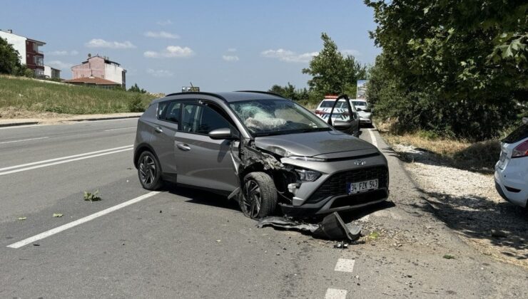 Yol Kenarındaki Ağaca Çarpınca Ölümden Döndüler!