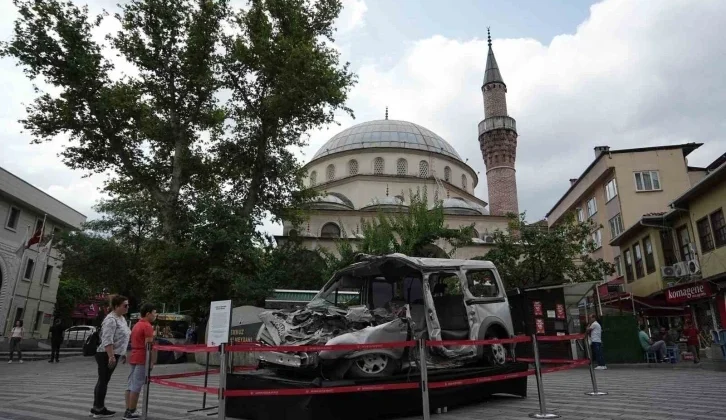 15 Temmuz’da Tankın Ezdiği Araç 15 Temmuz Demokrasi Meydanı’nda Sergileniyor