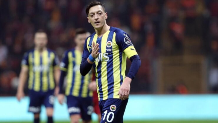 3 Hilal Dövmesini Gösterdi! Mesut Özil’den Almanları Deli Edecek Pozlar