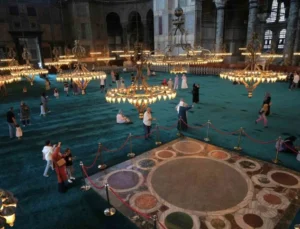 4 Yıl Önce Yeniden İbadete Açılan Fethin Sembolü Ayasofya Camii’ni Gelecek Jenerasyonlara Taşıyacak Değişimler Yapıldı