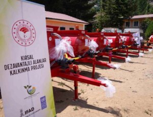 Adana’da Göçer Hayvancılık Yapan Ailelere Taşınabilir Hayvan İçme Suyu Tankı Dağıtıldı