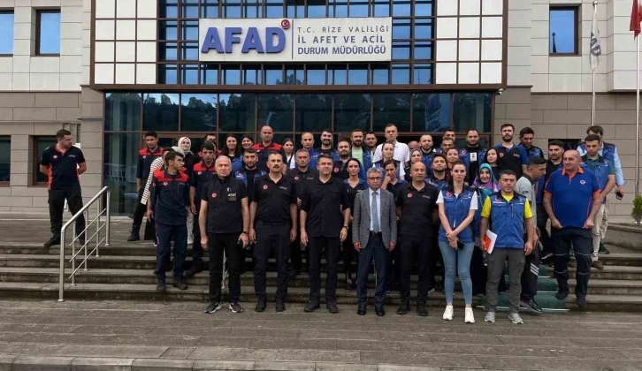 Afad Başkanı Memiş, Rize’de Heyelanların Yaşandığı Bölgede İncelemelerde Bulundu