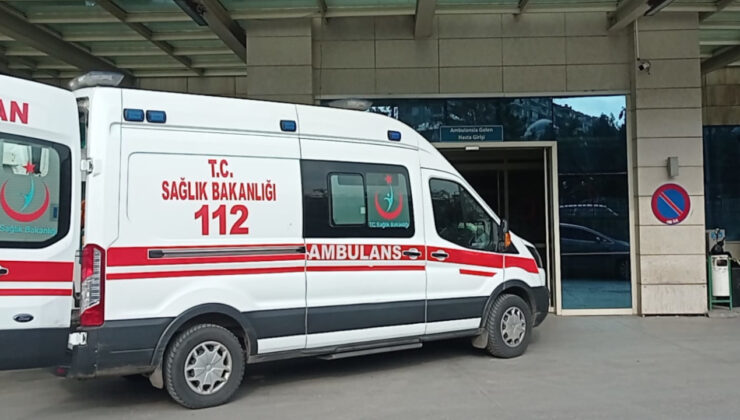 Afyon’da Kamyonet Şarampole Devrildi: 5 Yaralı