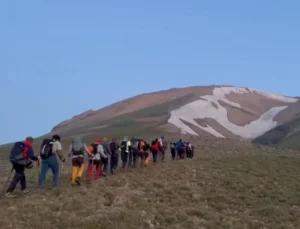 Ağrı’da Süphan Dağı Zirve Tırmanışı ile 15 Temmuz Kutlandı