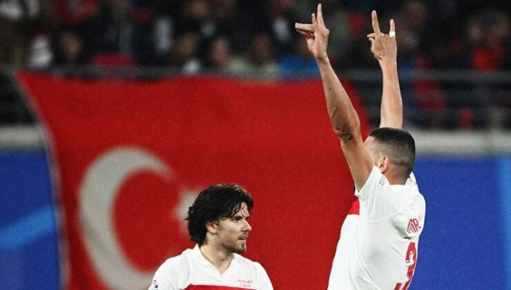 Ahmet Hakan’dan Merih Demiral Yorumu: Bozkurt İşaretine Sempati Kattı, Tepki Gösterenleri Antipatik Hale Getirdi