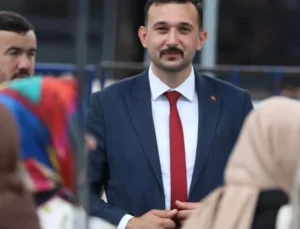 Ak Parti Düzce İl Gençlik Kolları Başkanı Küçük Yaş Haddinden Ötürü Görevinden Ayrıldı