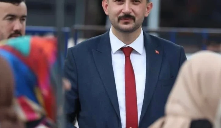 Ak Parti Düzce İl Gençlik Kolları Başkanı Küçük Yaş Haddinden Ötürü Görevinden Ayrıldı