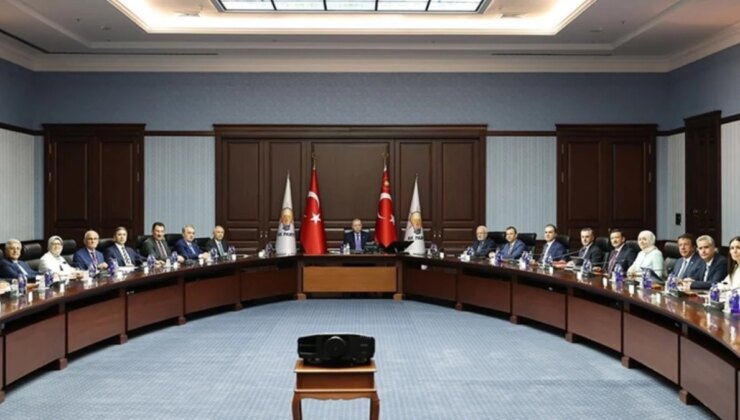 Ak Parti Kadın Kolları, 3 Çocuklu Annelere Asgari Ücret Kadar Destek Verilmesini İstedi