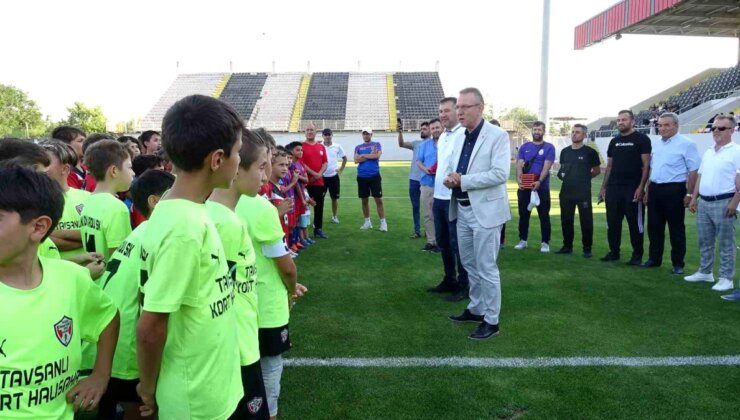 Ak Parti Tavşanlı İlçe Başkanlığı Tarafından Düzenlenen Futbol Turnuvası Tamamlandı