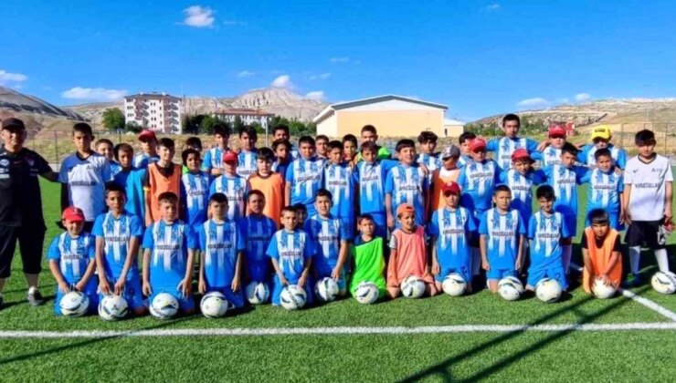 Akkışla Futbol Okulu Büyük Katılım ile Devam Ediyor