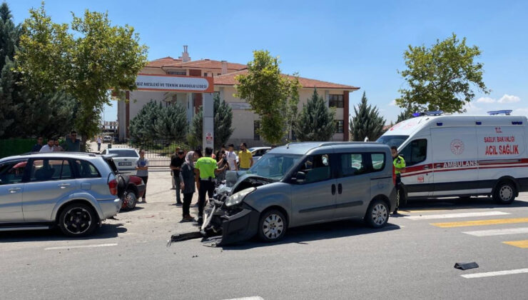 Aksaray’da Trafik Kazası: 3 Kişi Yaralandı