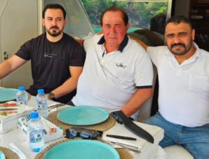 Alaattin Çakıcı, Özel Yattan ‘Kama’lı Paylaşım Yaptı: Öso Hamza Özel Kuvvetleri Komutanı Seyf Bolat ve Süleyman Şah Genel Komutanı Muhammet Cesim Ziyaretime Geldiler…